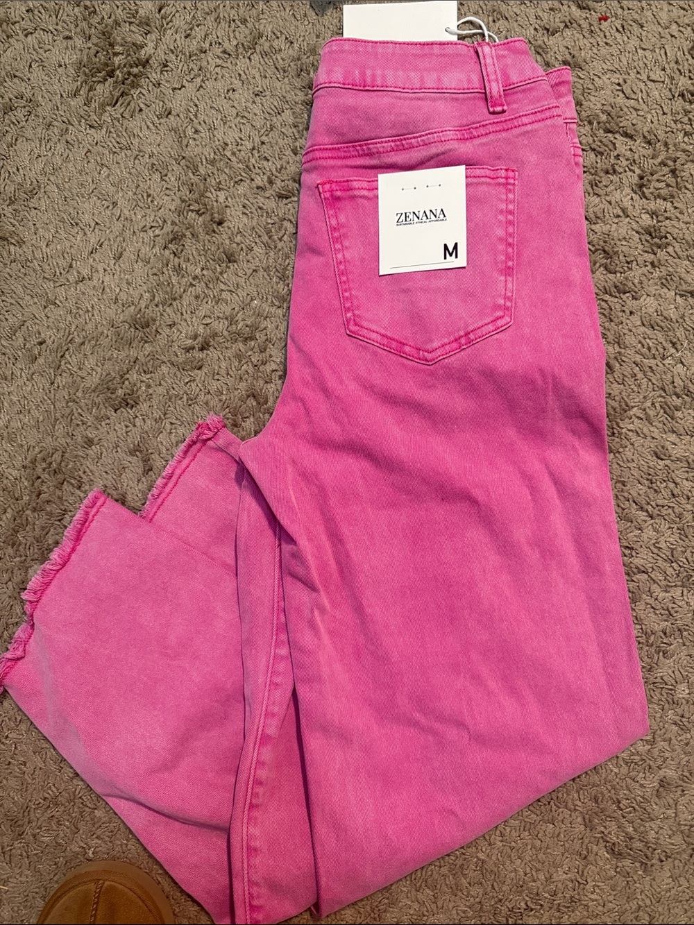 Zenana Outfitters Bright Pink Cropped Frayed-Hem Jeans